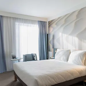 4* מלון Novotel Centre